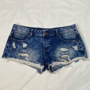 Salvaje Denim Distressed Short Raw Edge Lace Lined Front Shorts Size 11